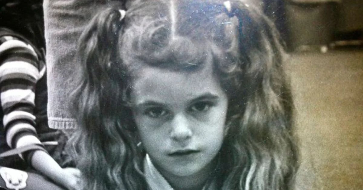La foto acertijo: ¿Quién es esta niña que hoy es una actriz de Hollywood? – infobae