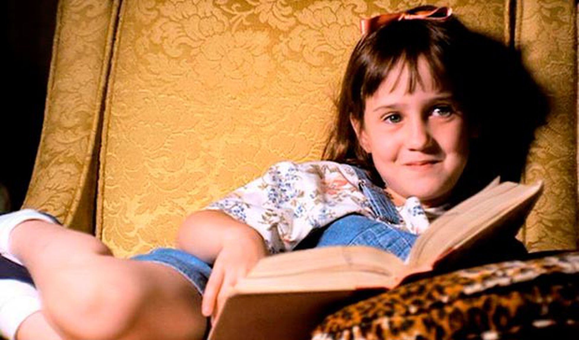 Matilda (1996) es una película basada en el libro de Roald Dahl publicado en 1988, dirigida por Danny DeVito