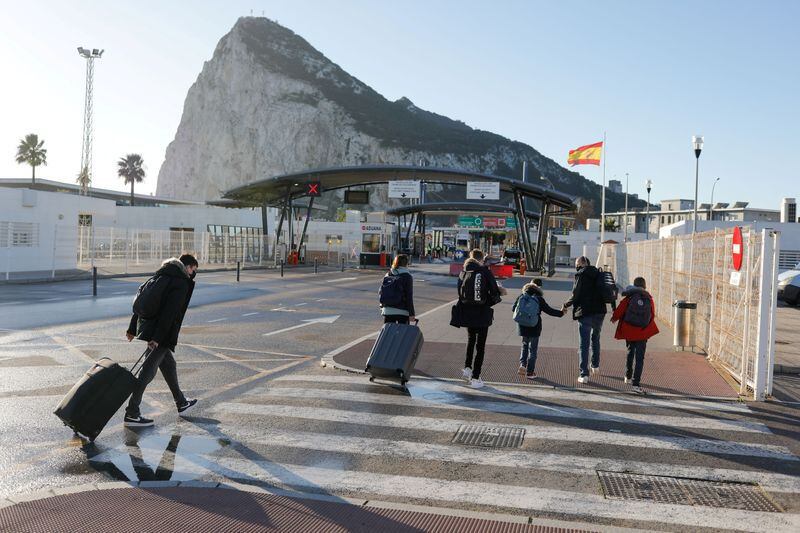 Gibraltar Amenaza Con Represalias Por El Nuevo Sistema Español De Control De Pasaportes Infobae 8210