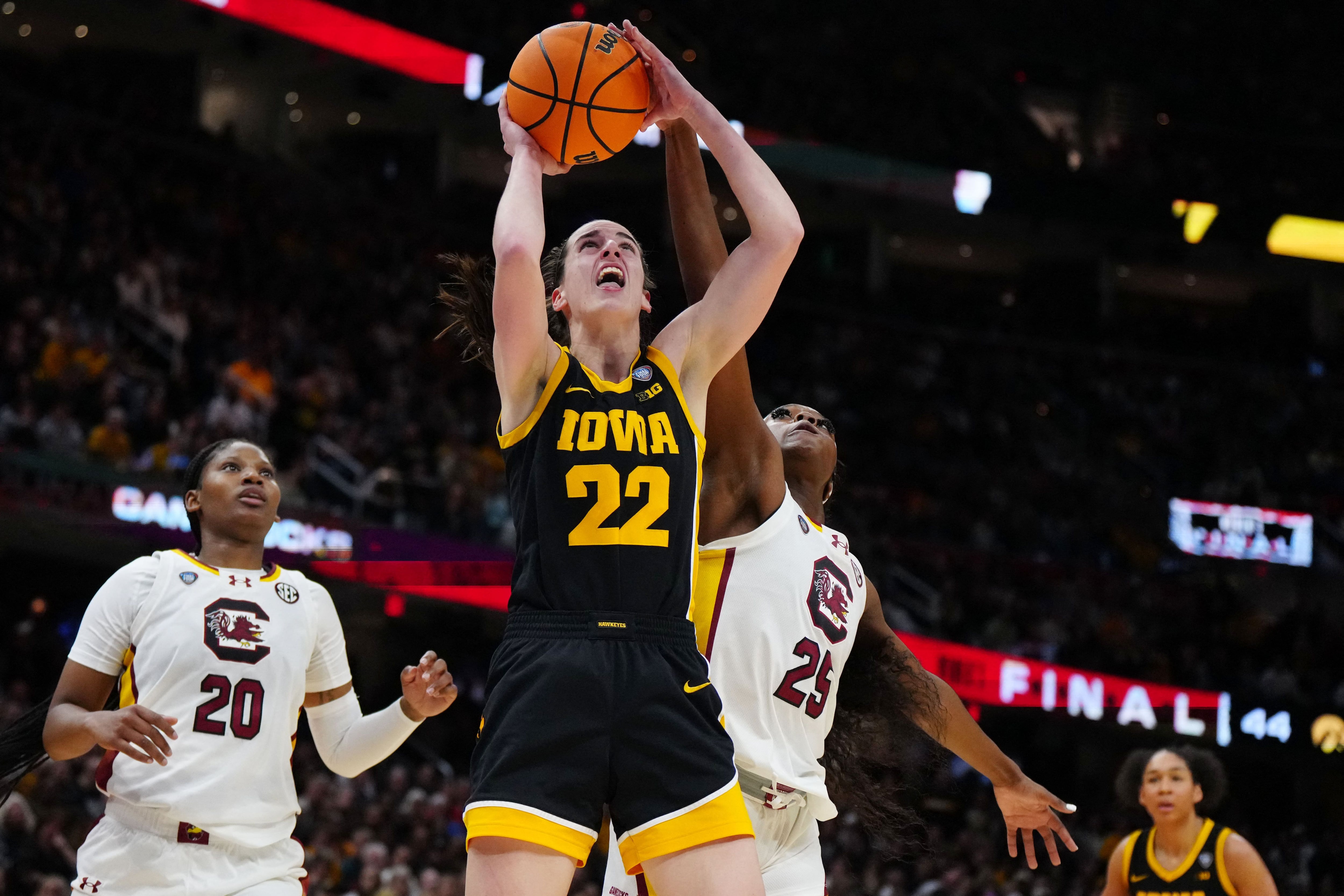 Caitlin Clark ofrece una infinidad de recursos (Mandatory Credit: Kirby Lee-USA TODAY Sports)