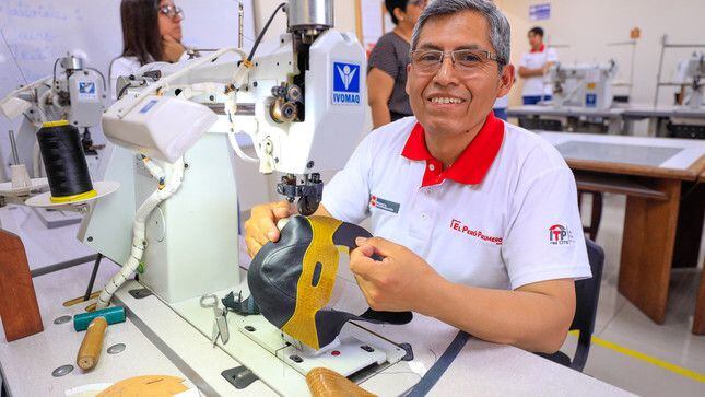 En el programa Compras MYPErú tendrás la labor de ayudar a medianas y pequeñas empresas a contratar con el Estado peruano. | Andina