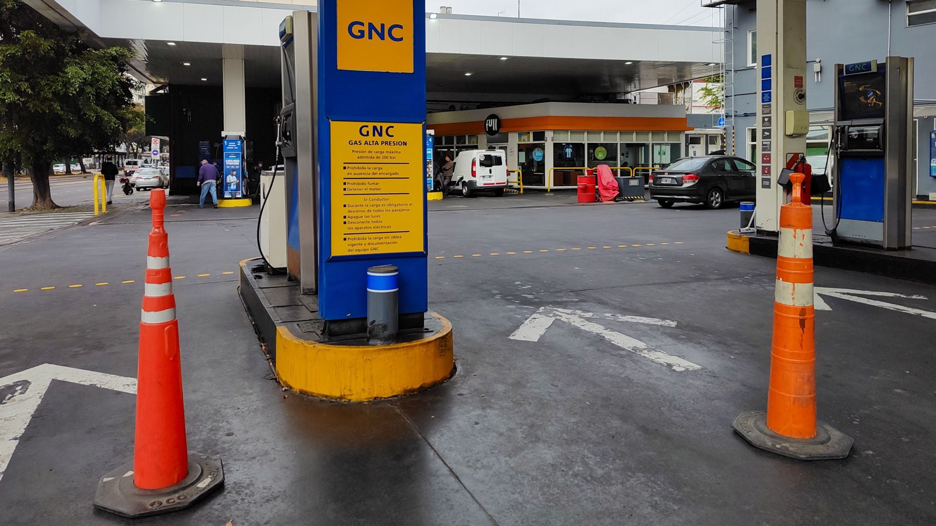 GNC - gas - estaciones de servicio YPF Güemes y Maipú