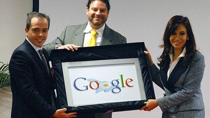 Una postal de 2008, en la inauguración de las oficinas de Google en Buenos Aires. Cristina Kirchner era por entonces presidenta (Télam)