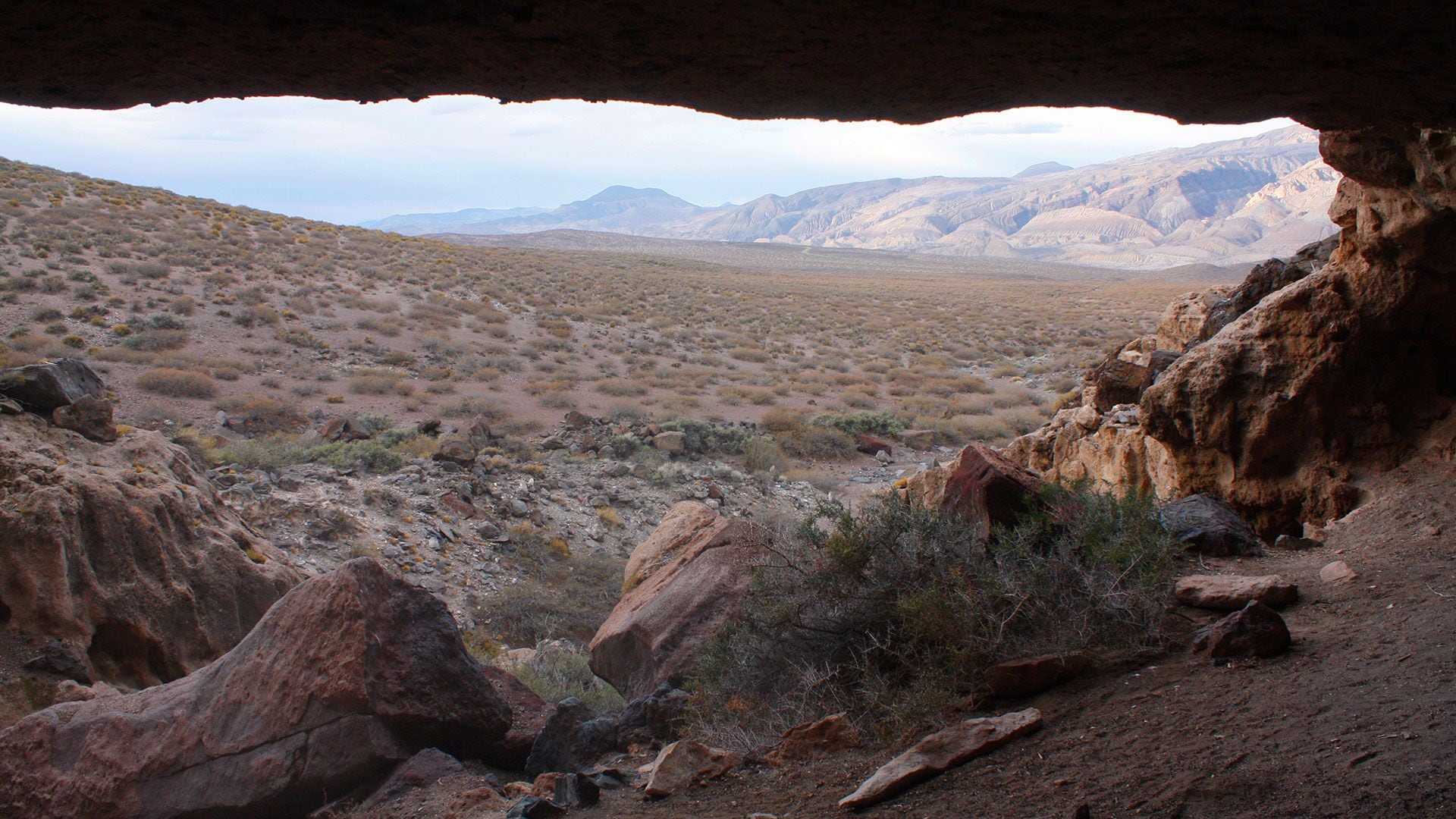 Arte rupestre en Cueva Huenul, Neuquén