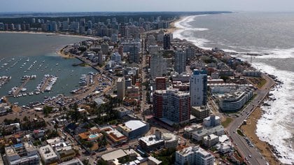 Uruguay ha avanzado con flexibilizaciones impositivas para que empresas e inversores extranjeros se radiquen allí.