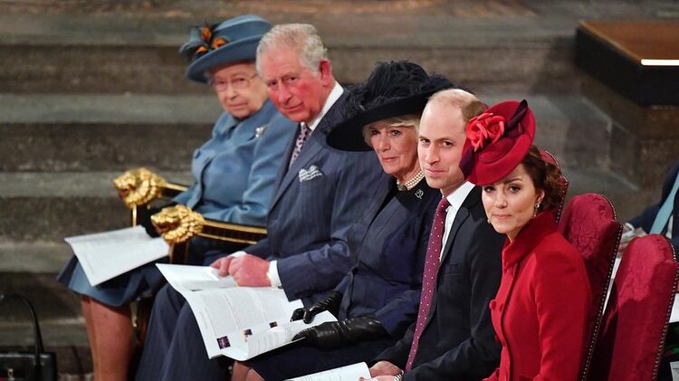 La reina Isabel II, el príncipe Carlos, Camilla, William y Kate (Phil Harris via REUTERS)