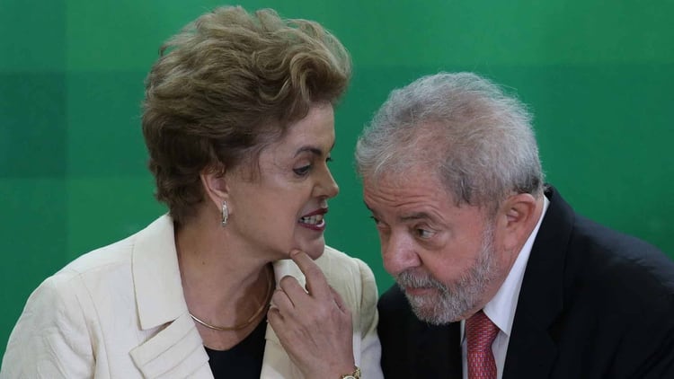 La última campaña de Dilma Rousseff se vio envuelta en denuncias de financiamiento no declarado (AP)