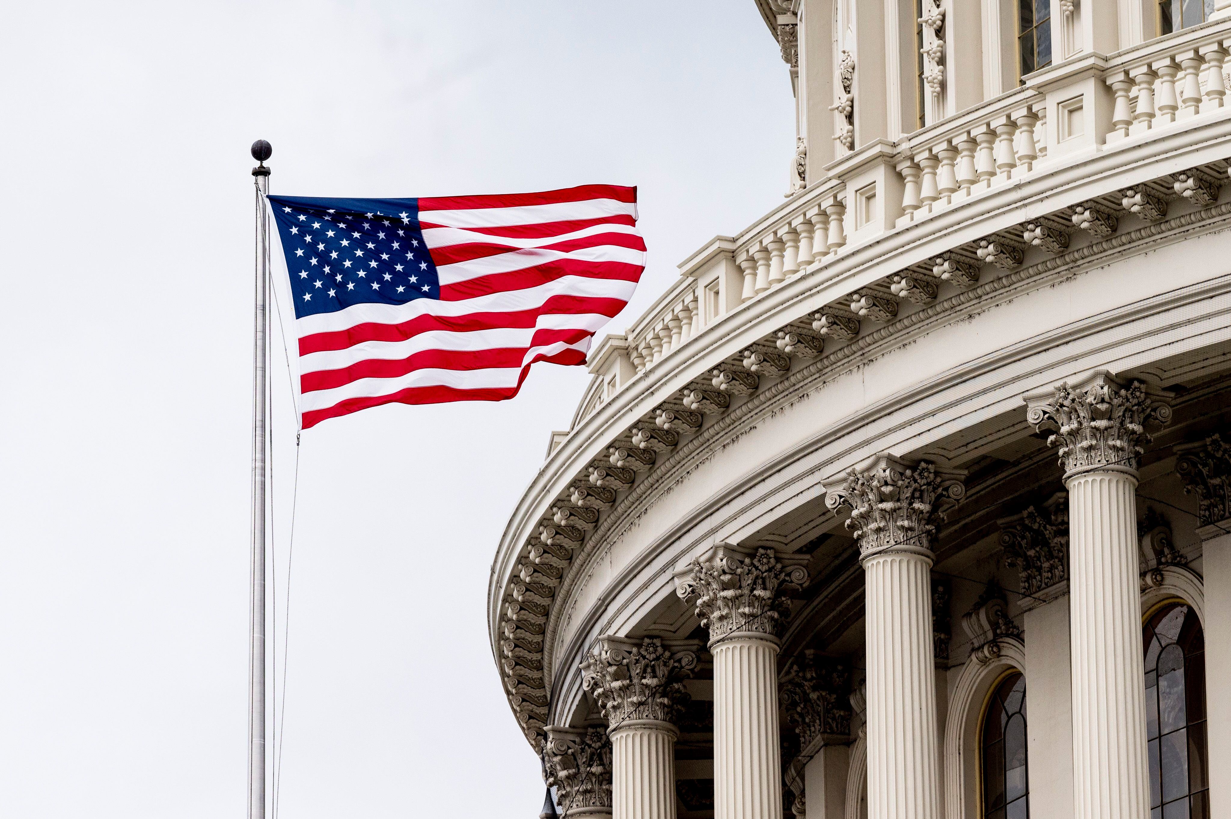 Bandera estadounidense en el Capitolio. MICHAEL BROCHSTEIN / ZUMA PRESS / CONTACTOPHOTO
