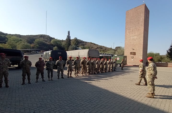 El Ejército argentino se sumó a la lucha contra los incendios en Córdoba .