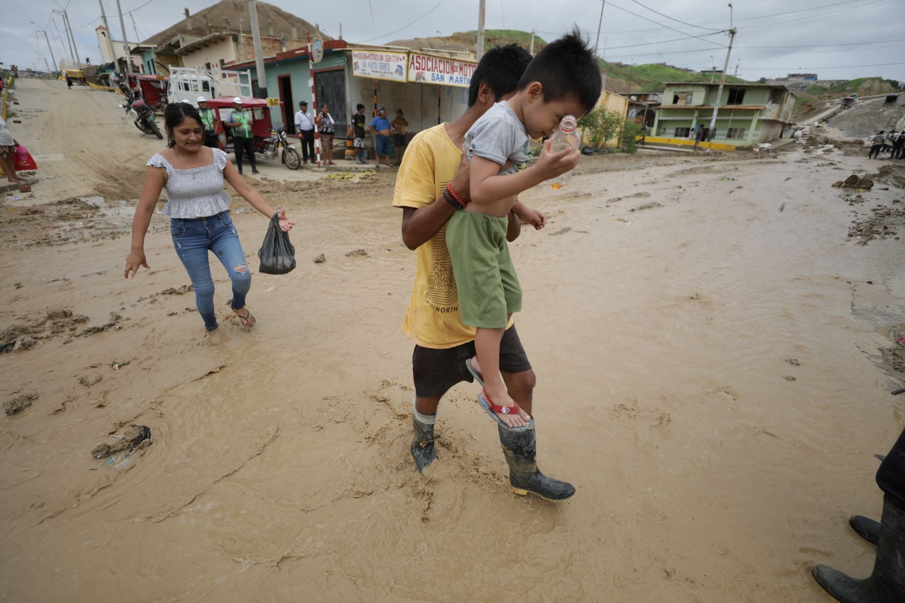 Han pasado seis años de los duros momentos que atravesó la población de Carapongo y otras zonas de Lima y regiones, pero parece que poco ha cambiado. (Andina)