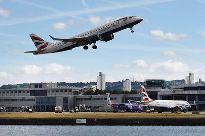 El Aeropuerto De La City De Londres Reanudara Los Vuelos Domesticos A Final De Mes Infobae