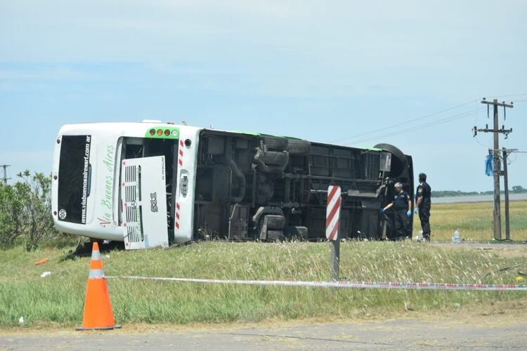 Efectivos de la Policía Científica trabajaron en la zona del accidente