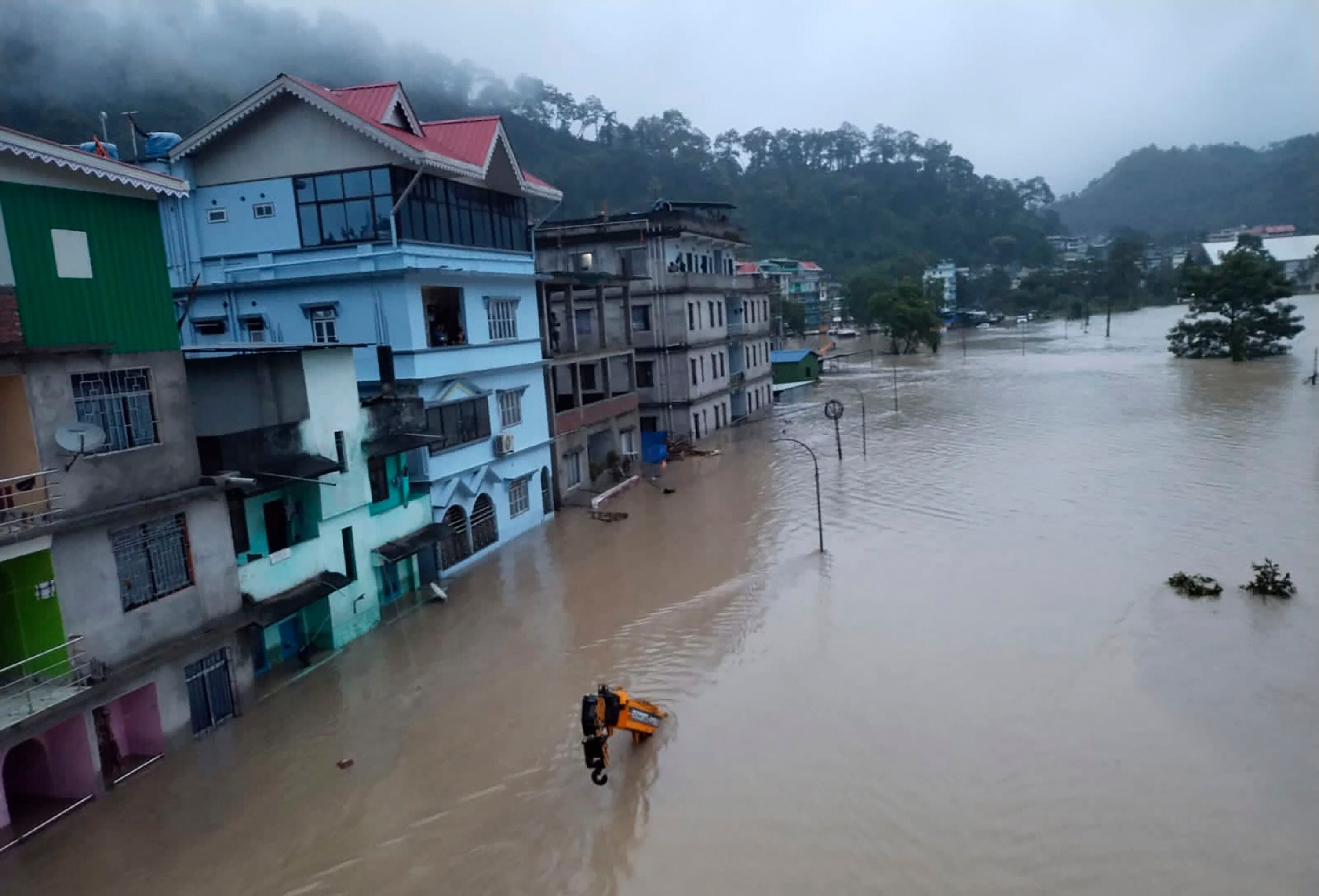 Veintitrés soldados del ejército indio están desaparecidos después de que un aguacero provocara inundaciones repentinas en el estado nororiental de Sikkim. (Ejército indio vía AP)