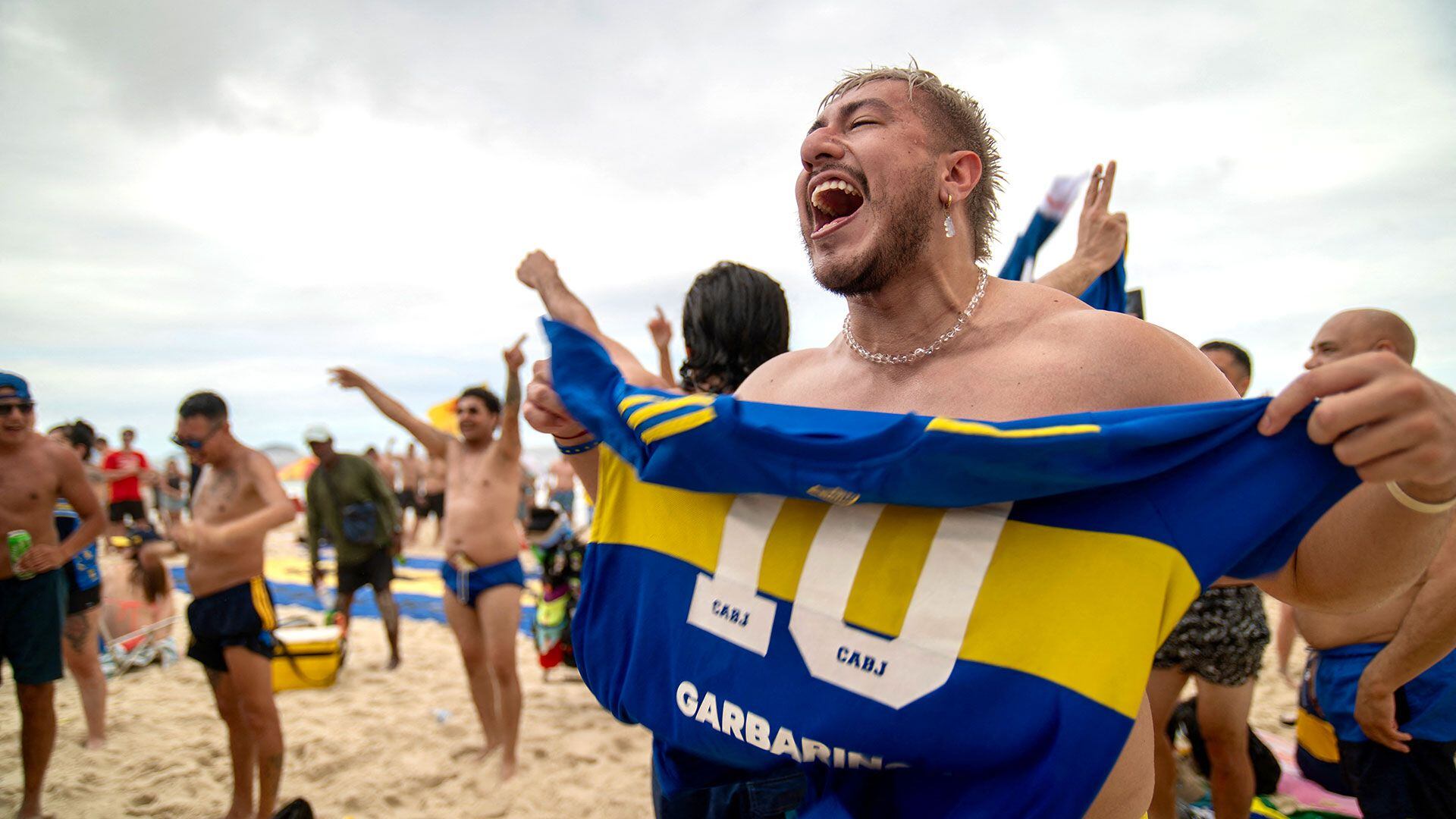 fanáticos de boca en las calles de rio de janeiro portada