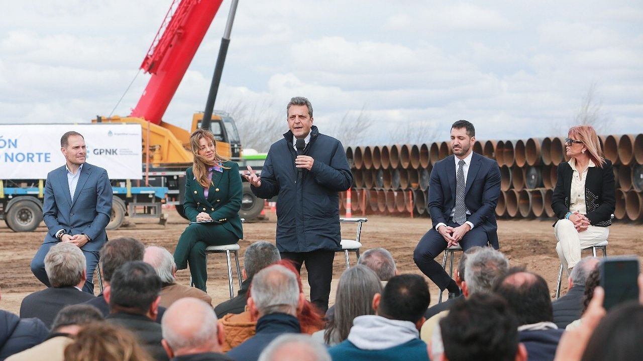 Sergio Massa durante su recorrida en Córdoba, una de las provincias donde irá a buscar votos que le permitan llegar al balotaje (X @SergioMassa)