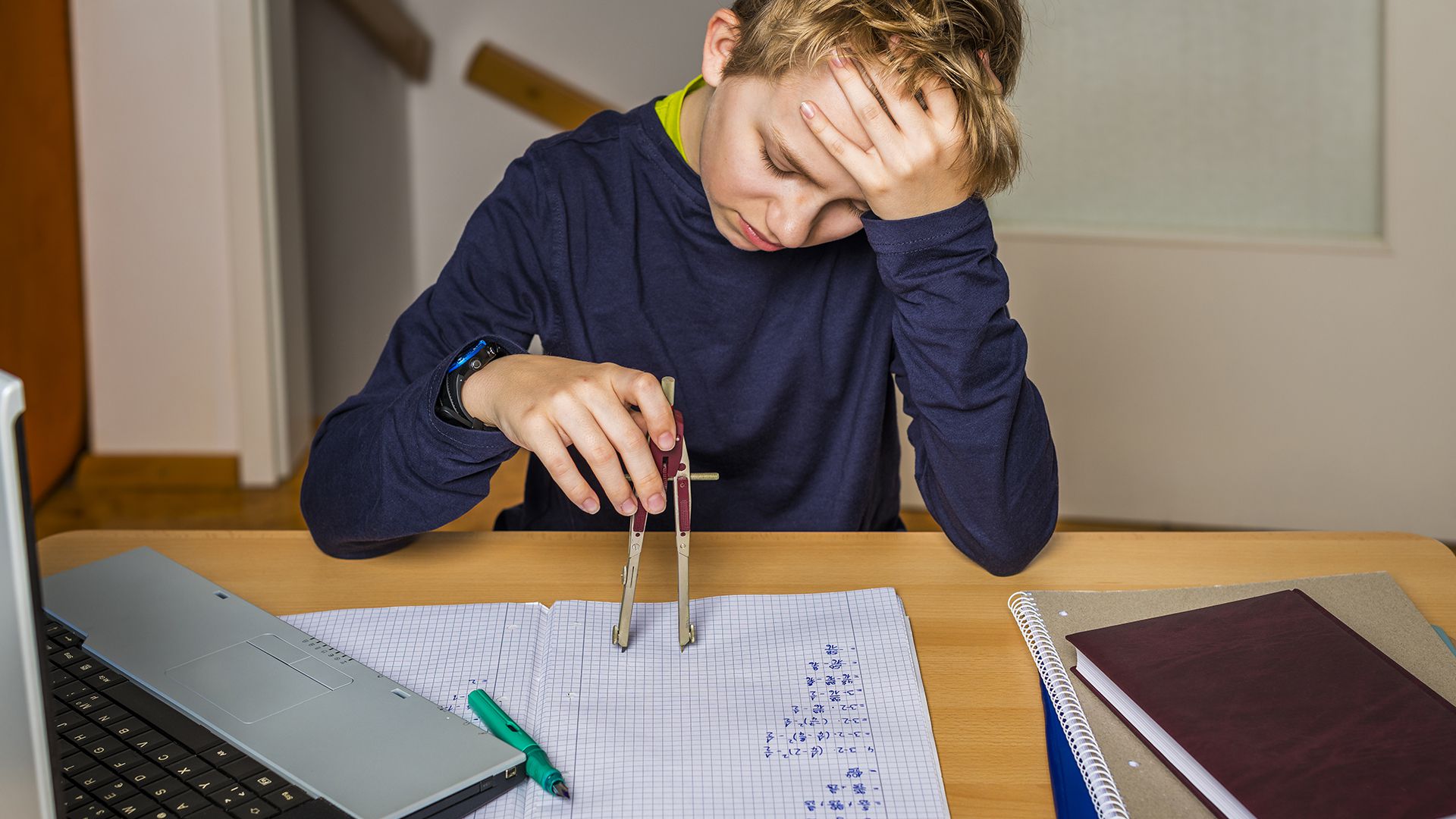 Los niños con depresión suelen estar irritables, con baja tolerancia a la frustración y cualquier cosa los hace enojar o llorar (Getty Images)