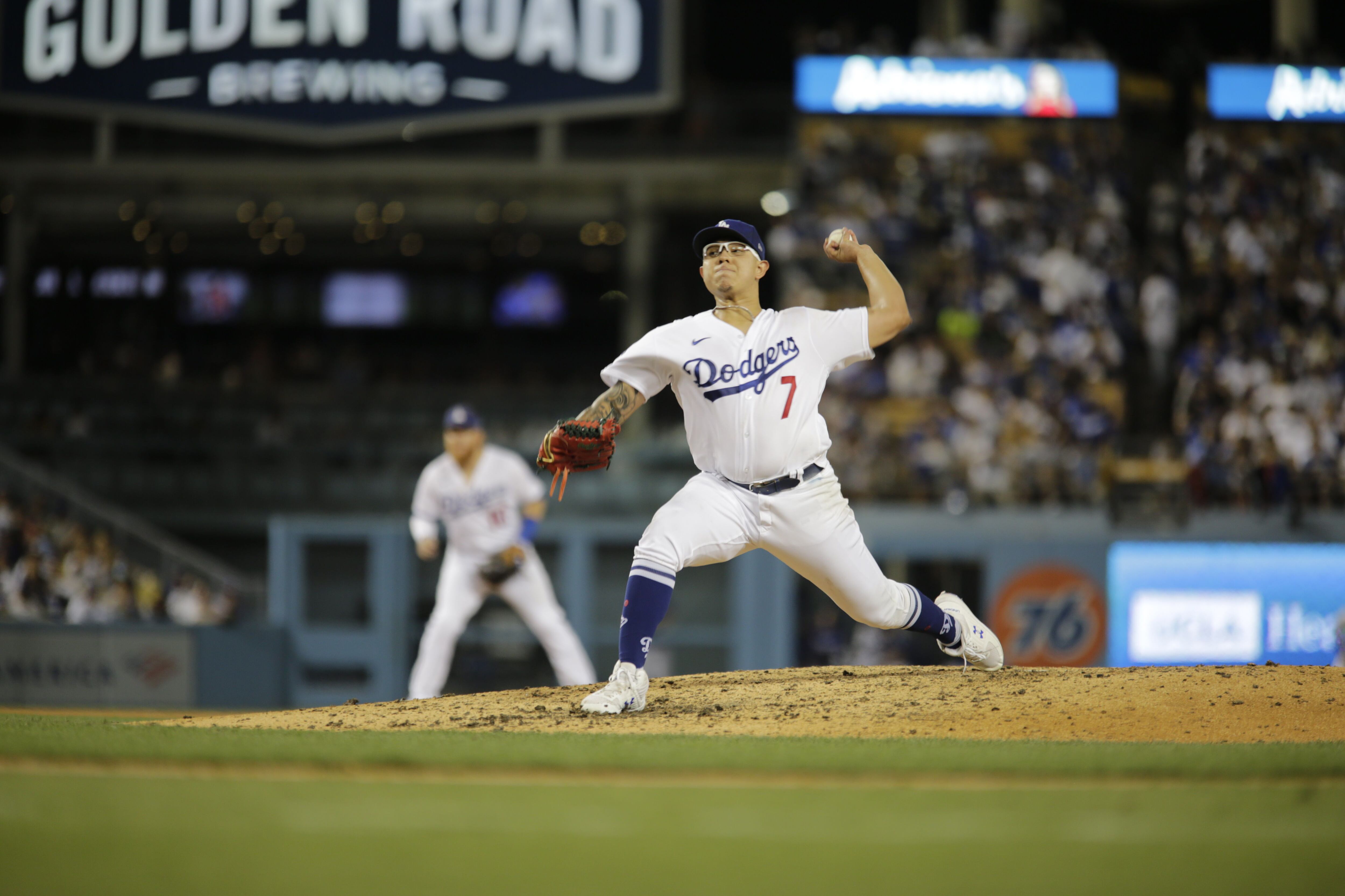 Julio Urías reveló su talento en el futbol durante el calentamiento de los  Dodgers - Infobae