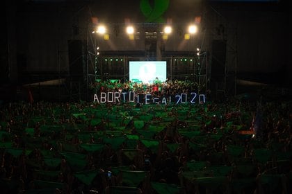 Antes de la pandemia, el pasado 19 de febrero, se realizó un pañuelazo por el aborto legal frente al Congreso de la Nación.