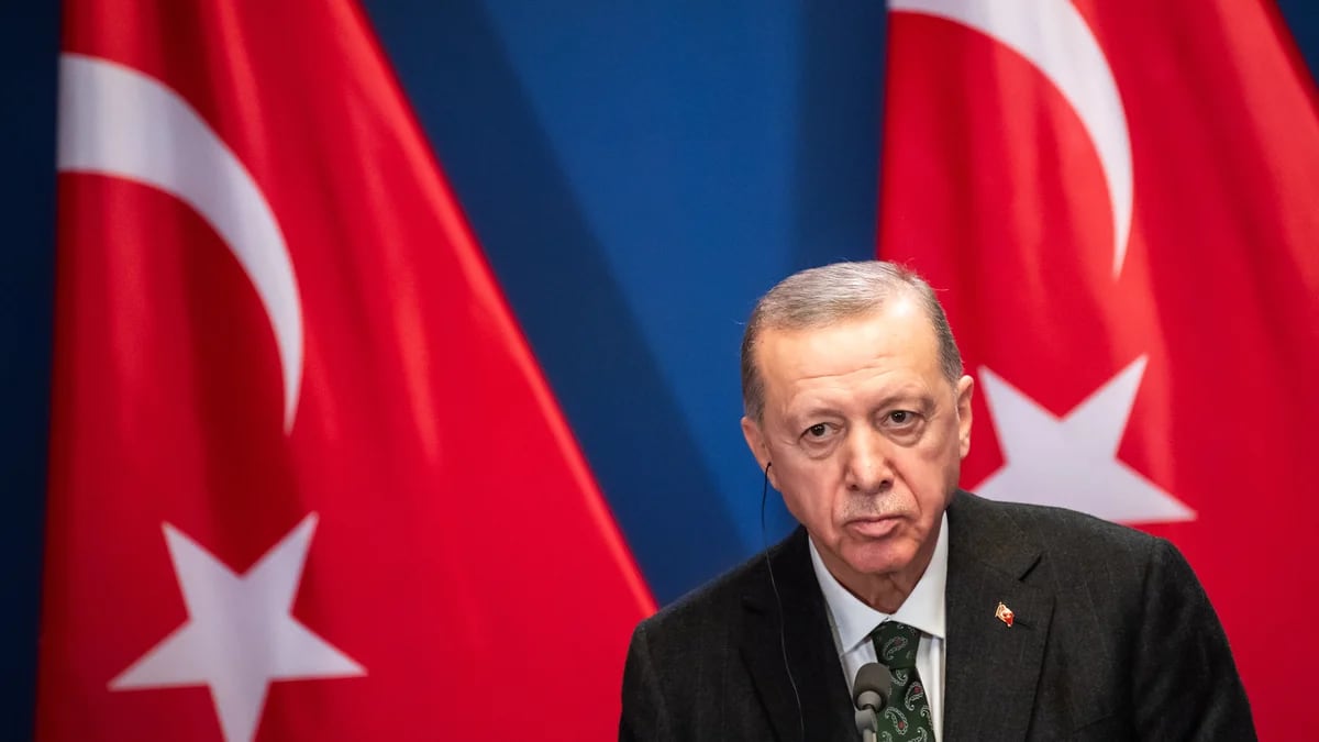 Erdogan busca estrechar sus lazos con Irak, e iniciará este lunes su primera visita oficial en más de una década