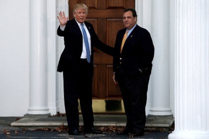 Donald Trump con el exgobernador de Nueva Jersey Chris Christie el 20 de noviembre de 2016 (REUTERS / Mike Seker / foto de archivo)