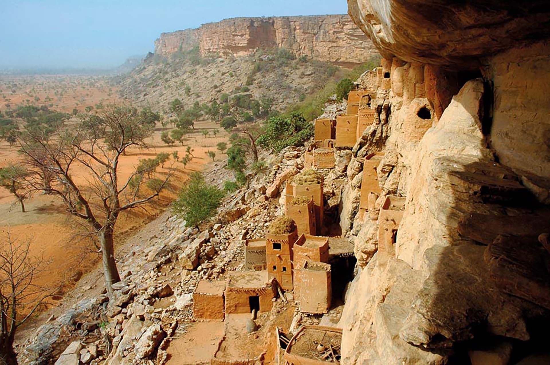 TURISMO PUEBLOS ROCAS