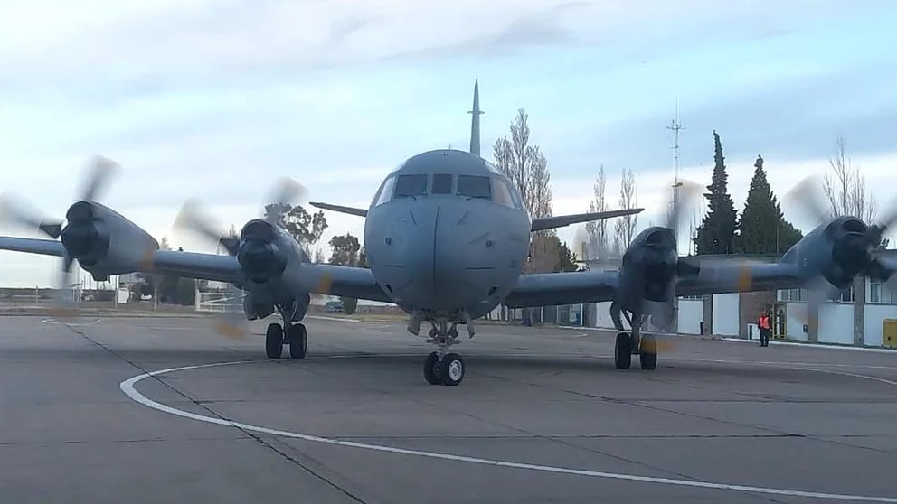 El primero de los cuatro aviones P3 Orion adquiridos por el Gobierno a Noruega para la vigilancia del mar nacional ya llegó al país. 