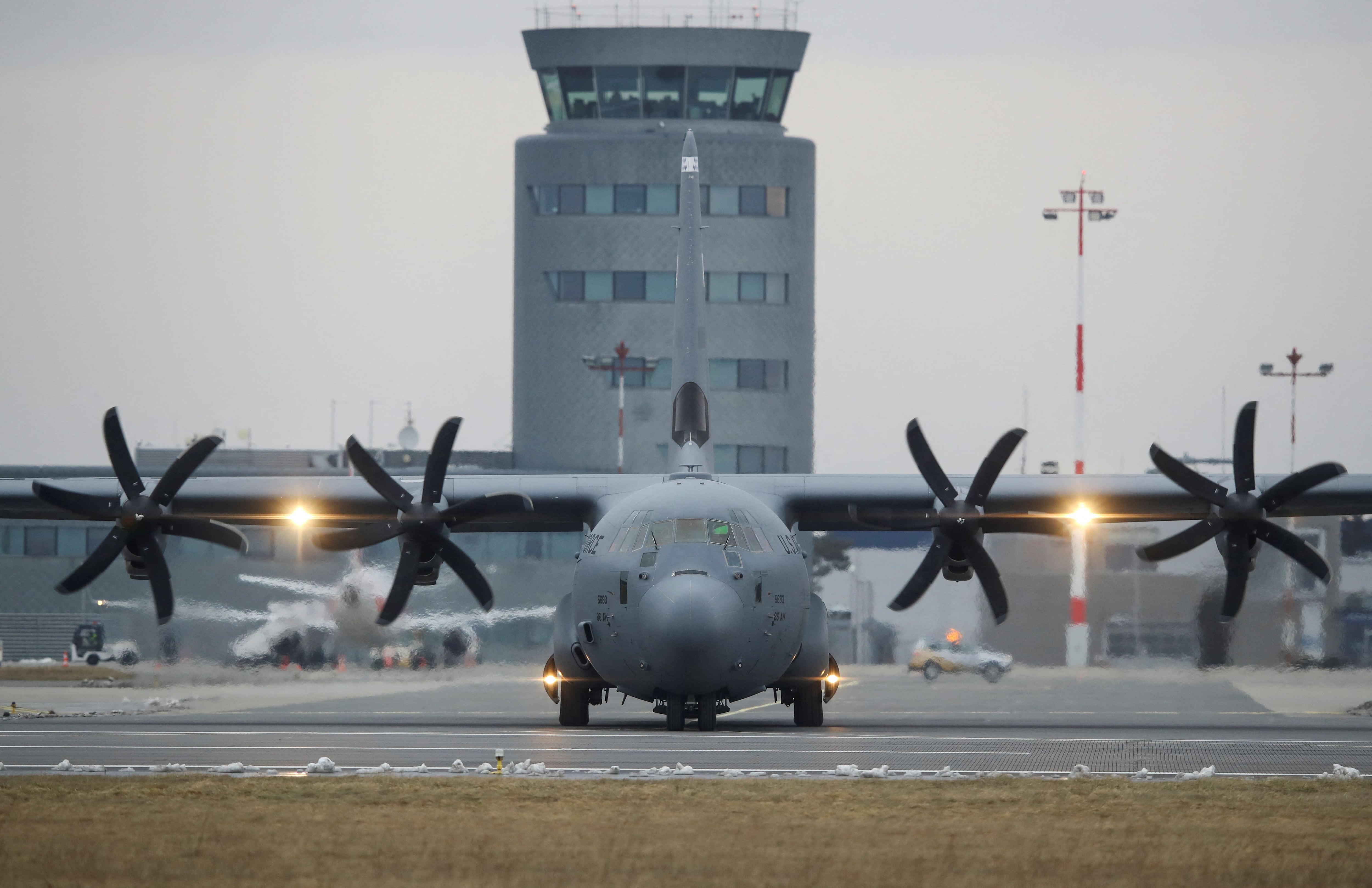 Un Hercules C-130 en el aeropuerto polaco de Jasionka (REUTERS/Kacper Pempel)