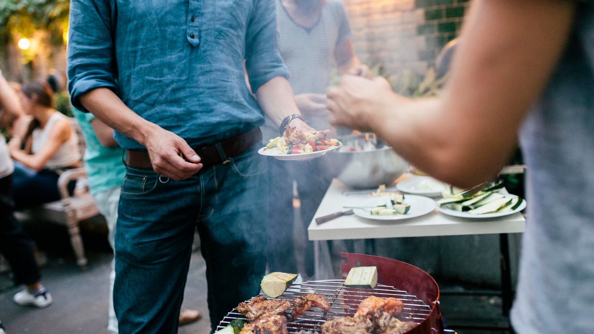 Asado amigos comer carne