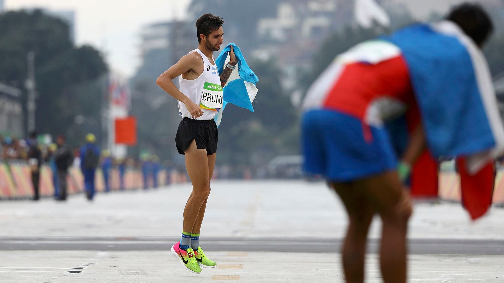 El atleta nacido en Concordia, Federico Bruno, cruzó la meta de la maratón de los Juegos Olímpicos Río 2016 corriendo de costado (Reuters)