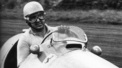 Ascari con su Ferrari rumbo al triunfo en Buenos Aires en 1953 (Prensa Fórmula 1).