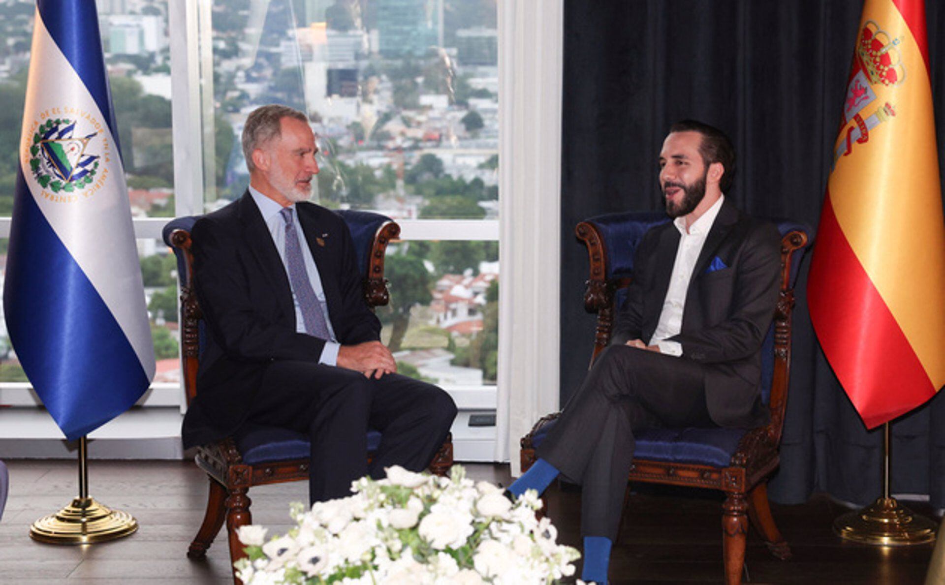 El monarca español, Felipe VI, junto al presidente de El Salvador, Nayib Bukele, este viernes (Europa Press) 