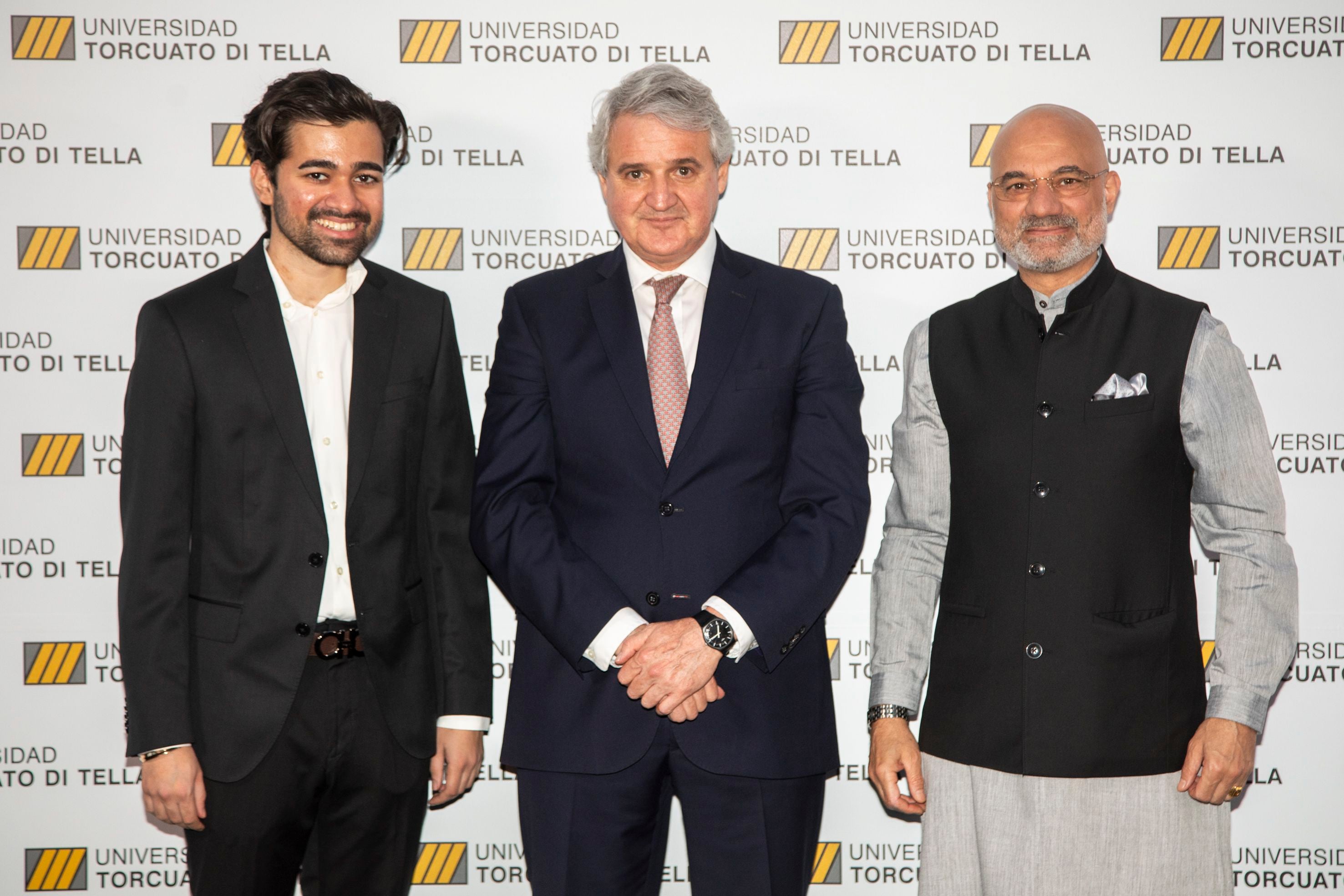 El embajador de India, Dinesh Bhatia, y Deevyanshu Bathia