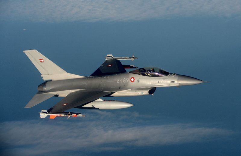 Un caza danés F16 que será comprado por la Argentina para mejorar el poderío bélico de la Fuerza Aérea