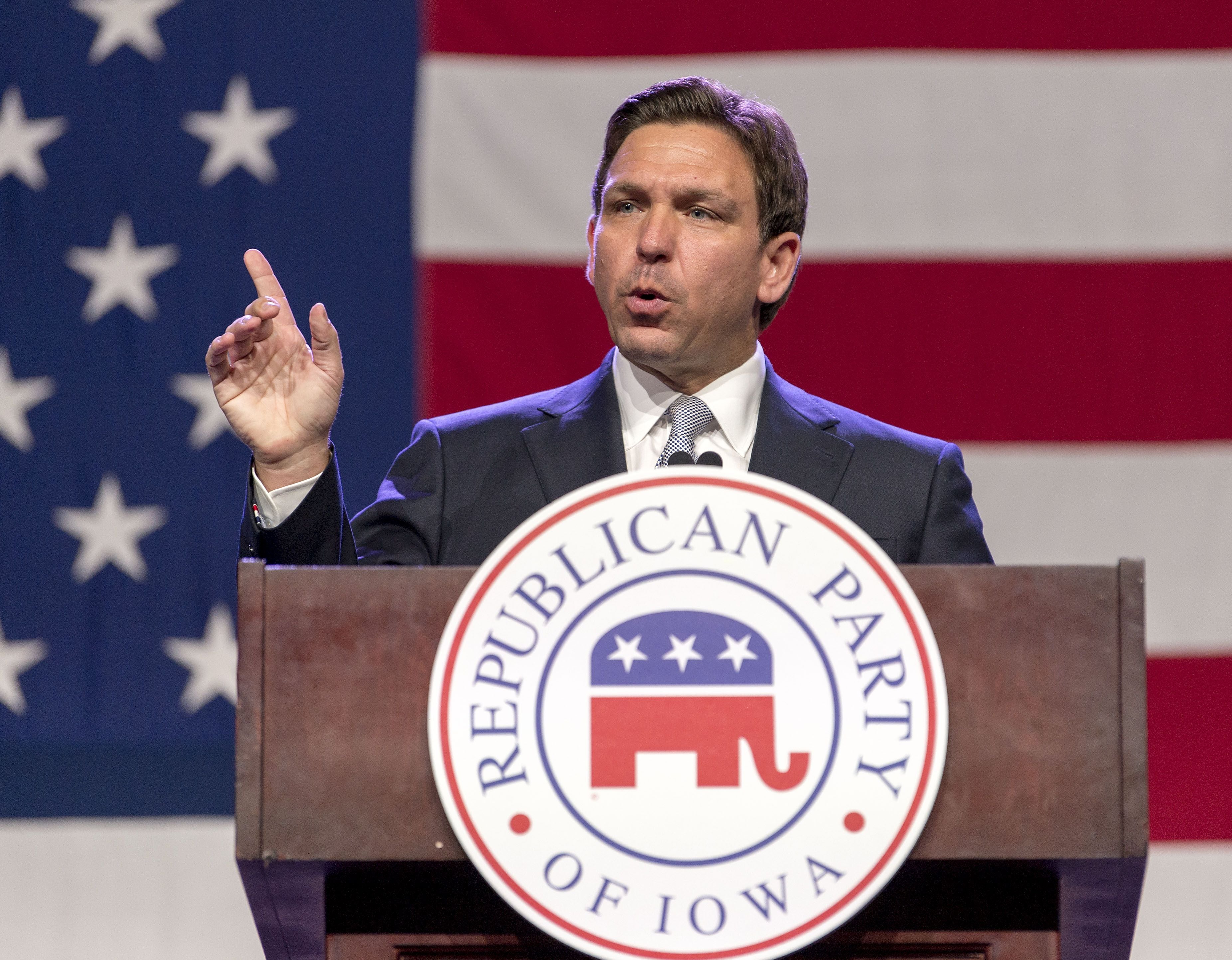 Ron DeSantis, el gobernador de Florida que está detrás de las leyes ultraconservadoras que promueven la censura de libros en escuelas públicas. 