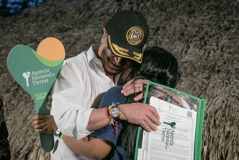 Presidente Gustavo Petro realiza la entrega de tierras en El Carmen de Bolívar a campesinos despojados - crédito Presidencia/Erick Sanchez