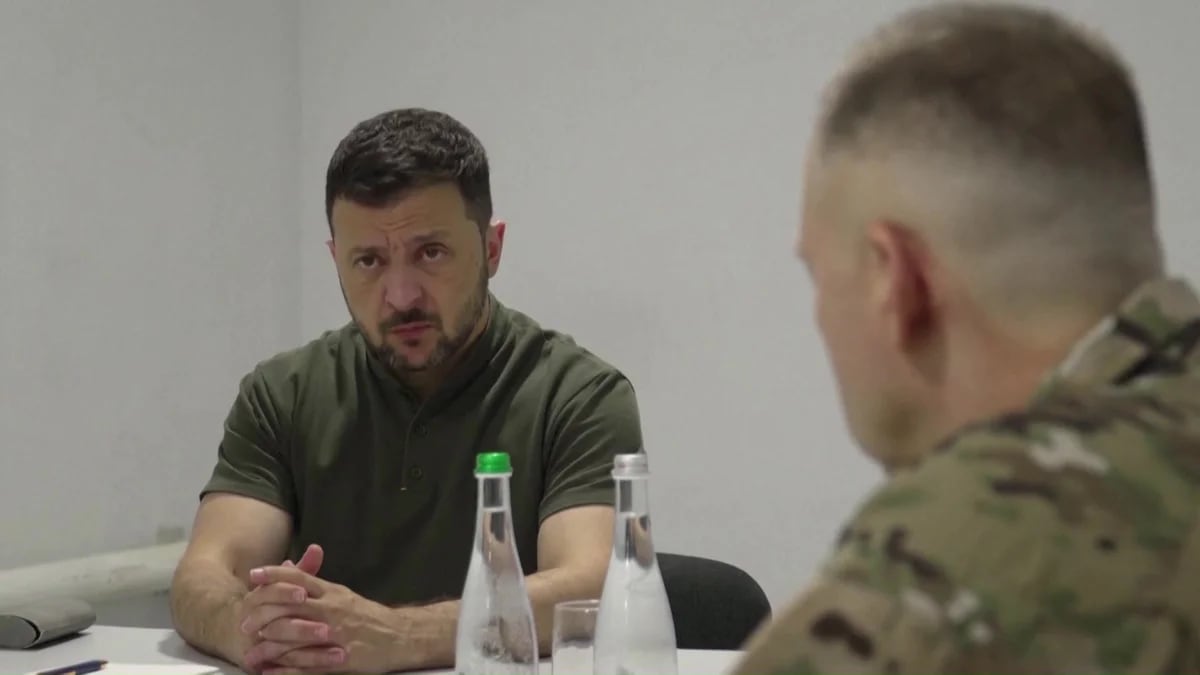 Zelensky destituyó al jefe de la Fuerza Aérea de Ucrania tras la caída de un avión F-16 entregado por Estados Unidos