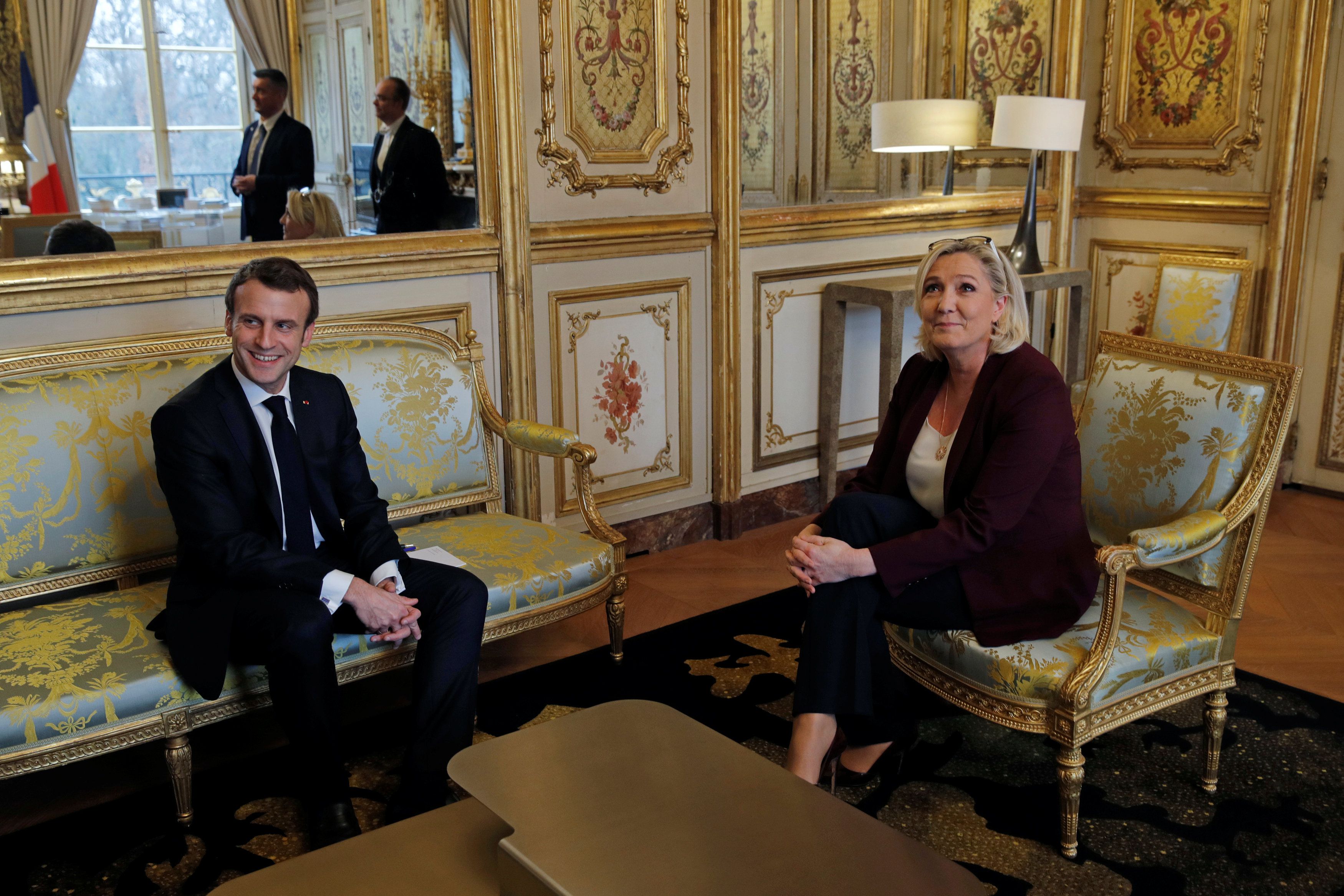 Macron y Le Pen en una reunión de 2019 (Reuters)