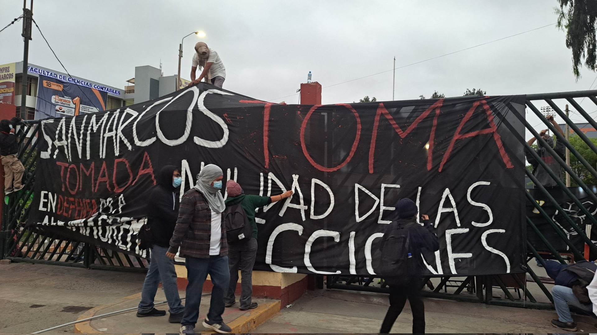 Alumnos de la UNMSM tomaron campus universitario por supuestas irregularidades en elecciones. (Foto: X/@ Alejandro_B_O)