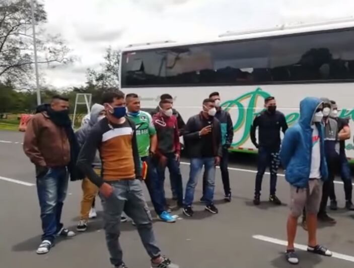 De varias ciudades capitales del país han salido buses con destino a Cúcuta, el paso fronterizo principal con Venezuela donde está habilitado un corredor humanitario. (Captura de video)