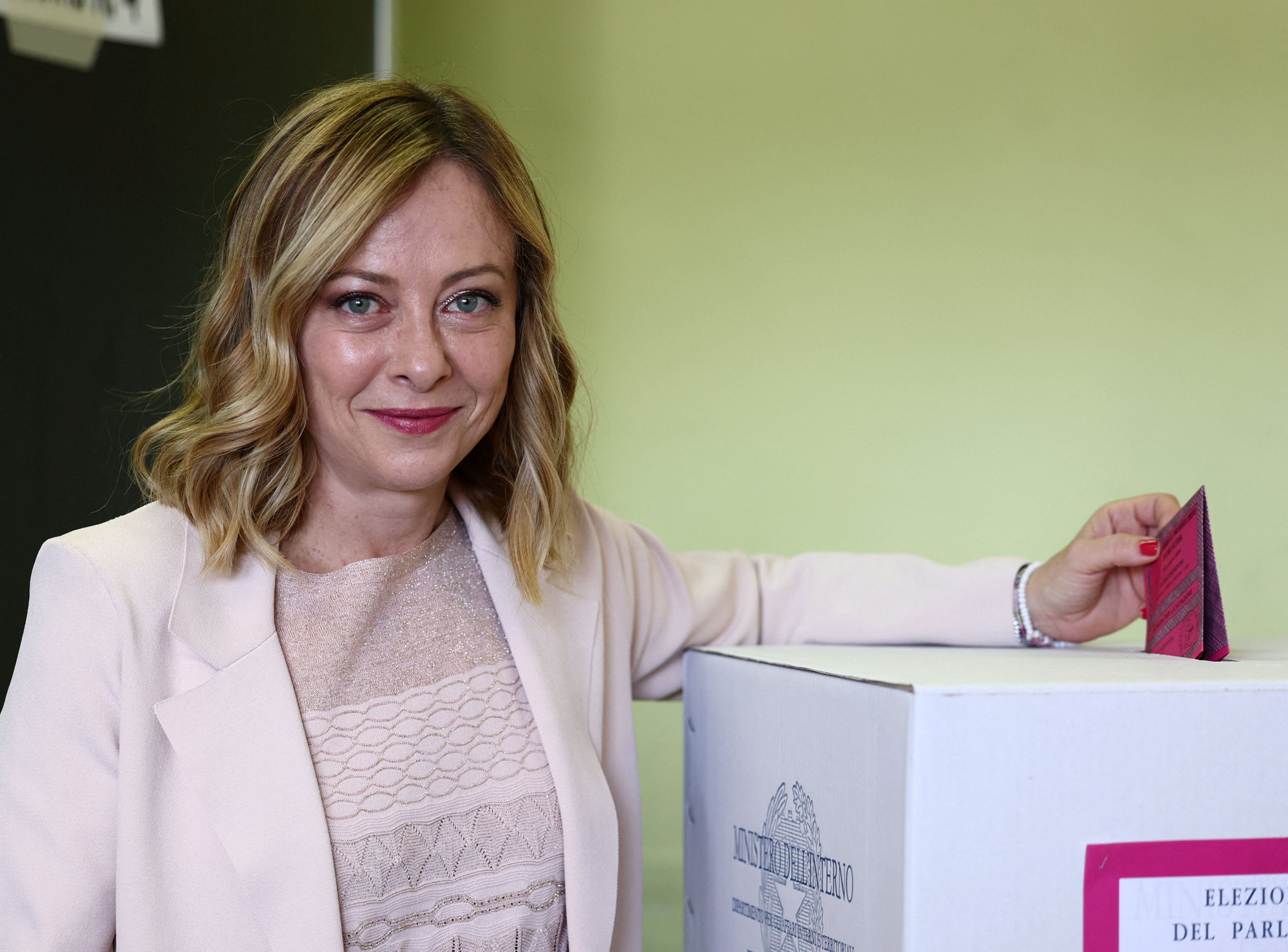 Giorgia Meloni, primera ministra y favorita a ganar las elecciones al Parlamento europeo en Italia (REUTERS/Yara Nardi)