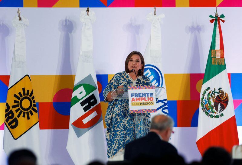 FOTO DE ARCHIVO. La senadora mexicana Xochitl Galvez habla durante un evento privado mientras persigue la candidatura de la alianza opositora Frente Amplio por México para las elecciones presidenciales de 2024, en Monterrey, México. 19 de agosto de 2023. REUTERS/Daniel Becerril