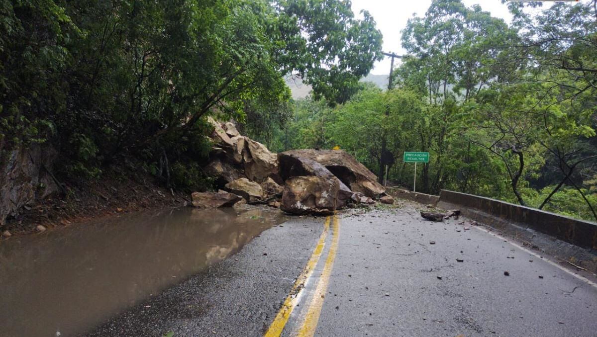 Vía Bogotá-Girardot-Nariz del Diablo-Colombia