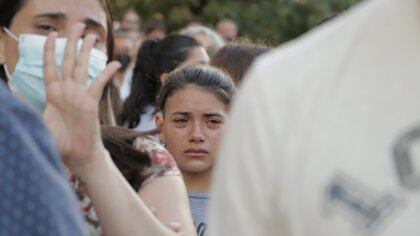 "No mueran pensando que las cosas no pueden cambiar": el mensaje del cura tras el responso para toda la comunidad de Rojas