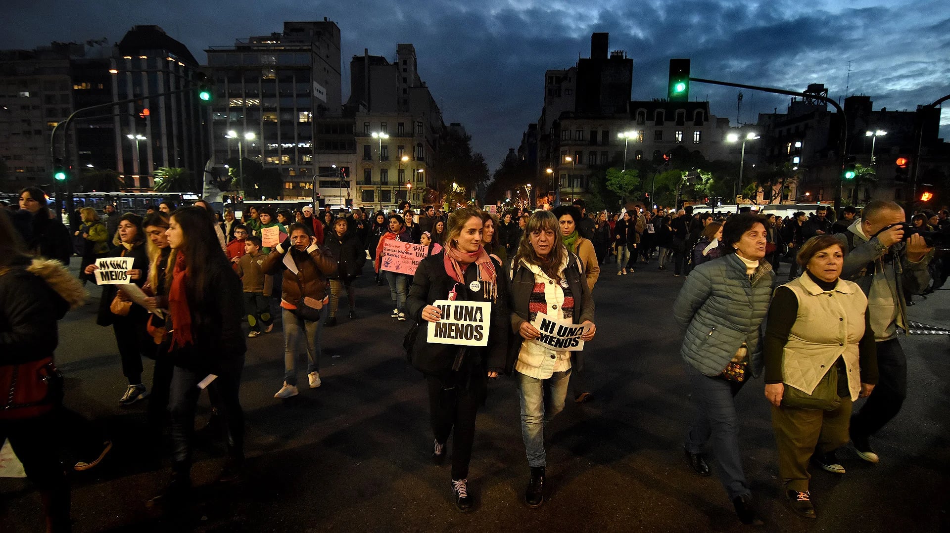 La manifestación se extendió hasta las nueve de la noche (Nicolás Stulberg)