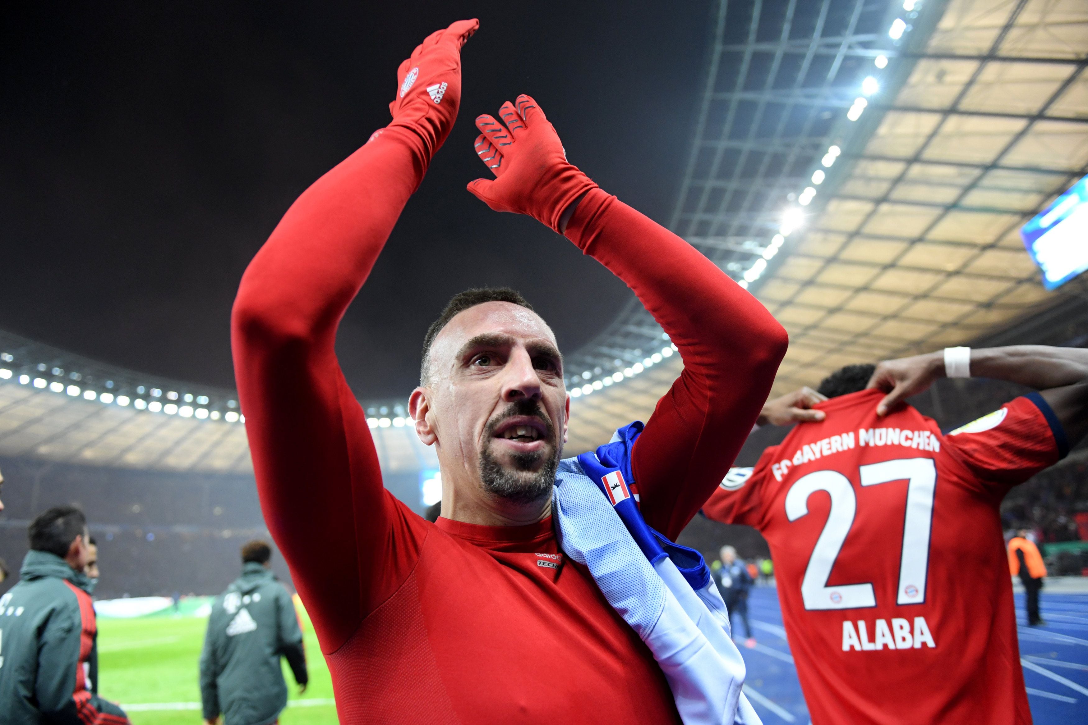 Franck Ribéry saludando a la afición (REUTERS/Annegret Hilse)