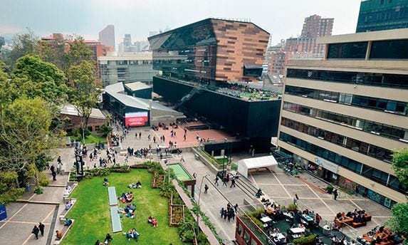 Aunque no se exija un puntaje mínimo en las Pruebas Icfes, aquellos con los puntajes más altos tienen mayores posibilidades de ser admitidos - crédito Pontificia Universidad Javeriana