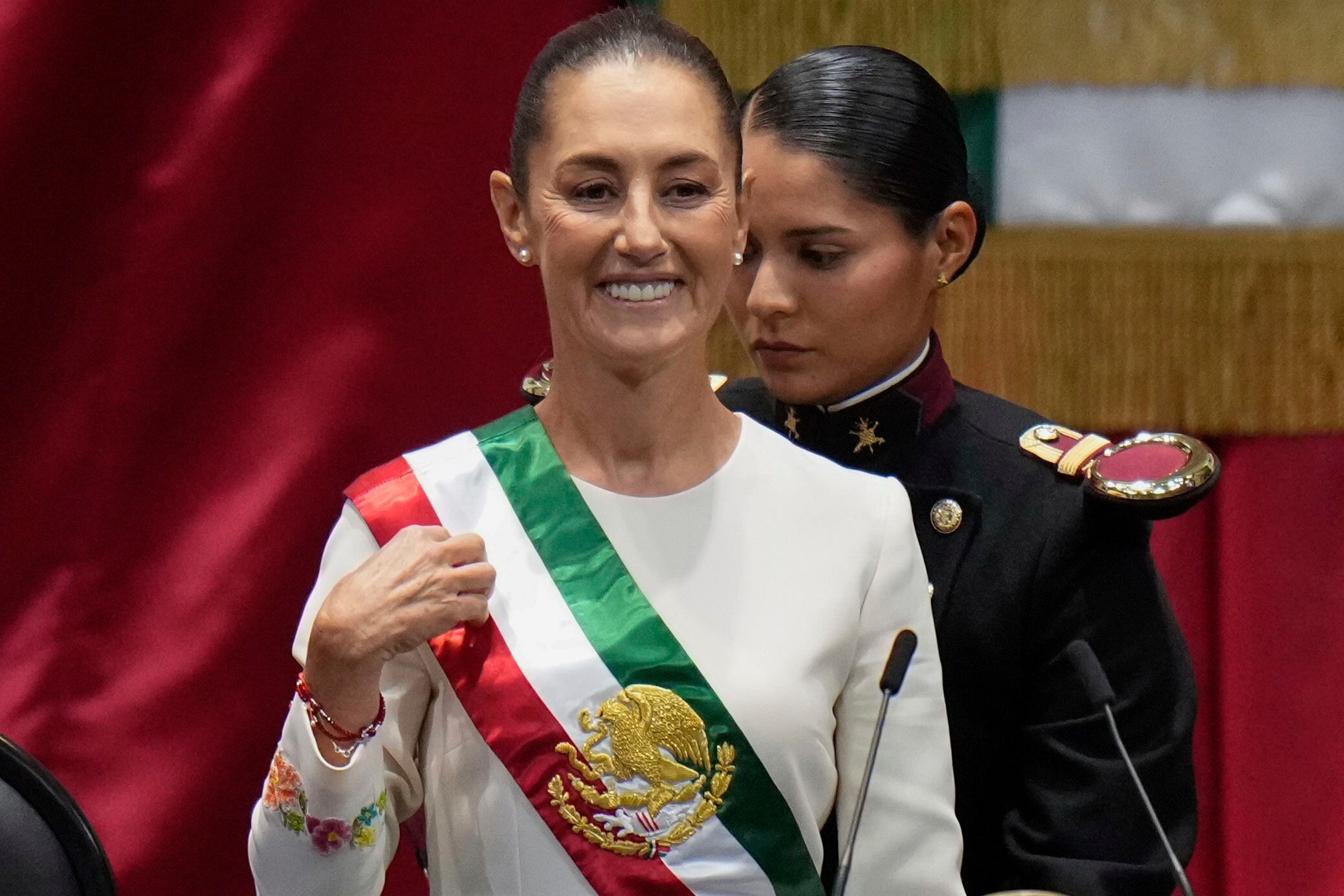 Claudia Sheinbaum Pardo hace historia como la primera mujer en asumir la Presidencia de México. (AP Foto/Eduardo Verdugo)