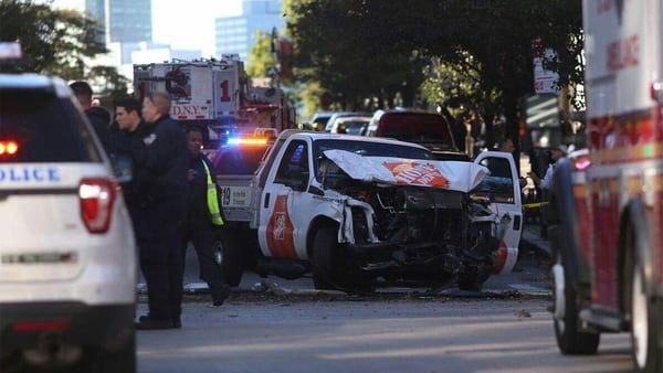 El arrollamiento masivo en Nueva York habría sido causado con la camioneta blanca de la imagen