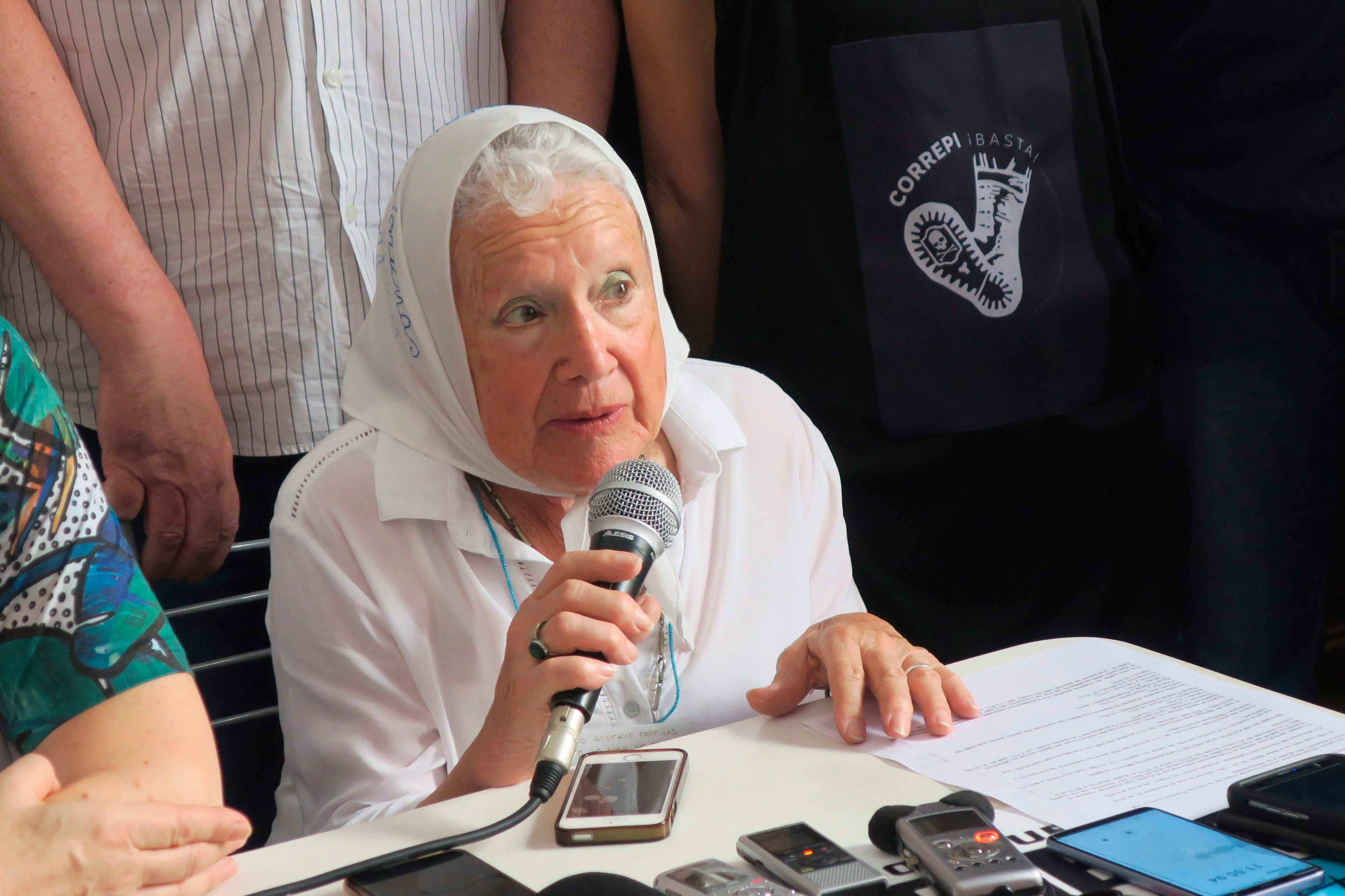 En la imagen, Nora Cortiñas, cofundadora de Madres de Plaza de Mayo Línea Fundadora. EFE/Tono Gil/Archivo
