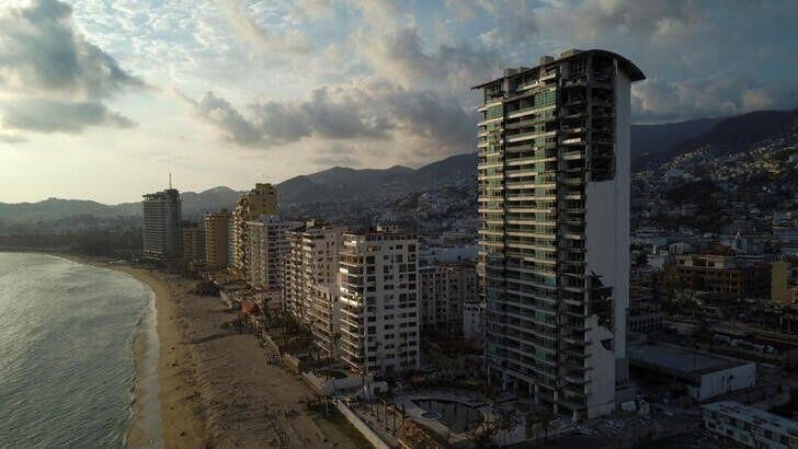 Vista aérea de una zona de la playa de Acapulco tras los embates del huracán Otis.  October 30, 2023. REUTERS/Quetzalli Nicte-Ha